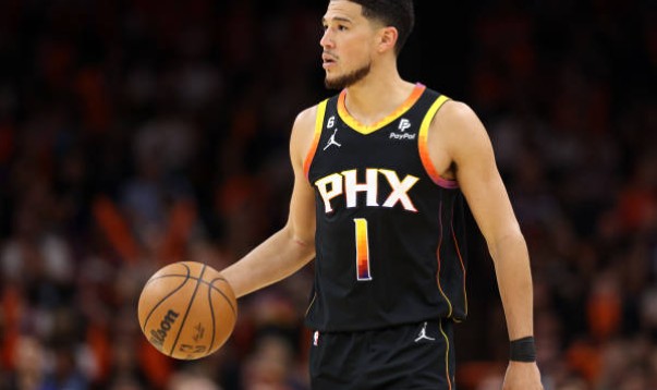  布克狂轰40分难救主太阳惜败丹佛掘金